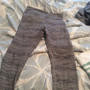 Luluemon size 10 grey cropped leggings